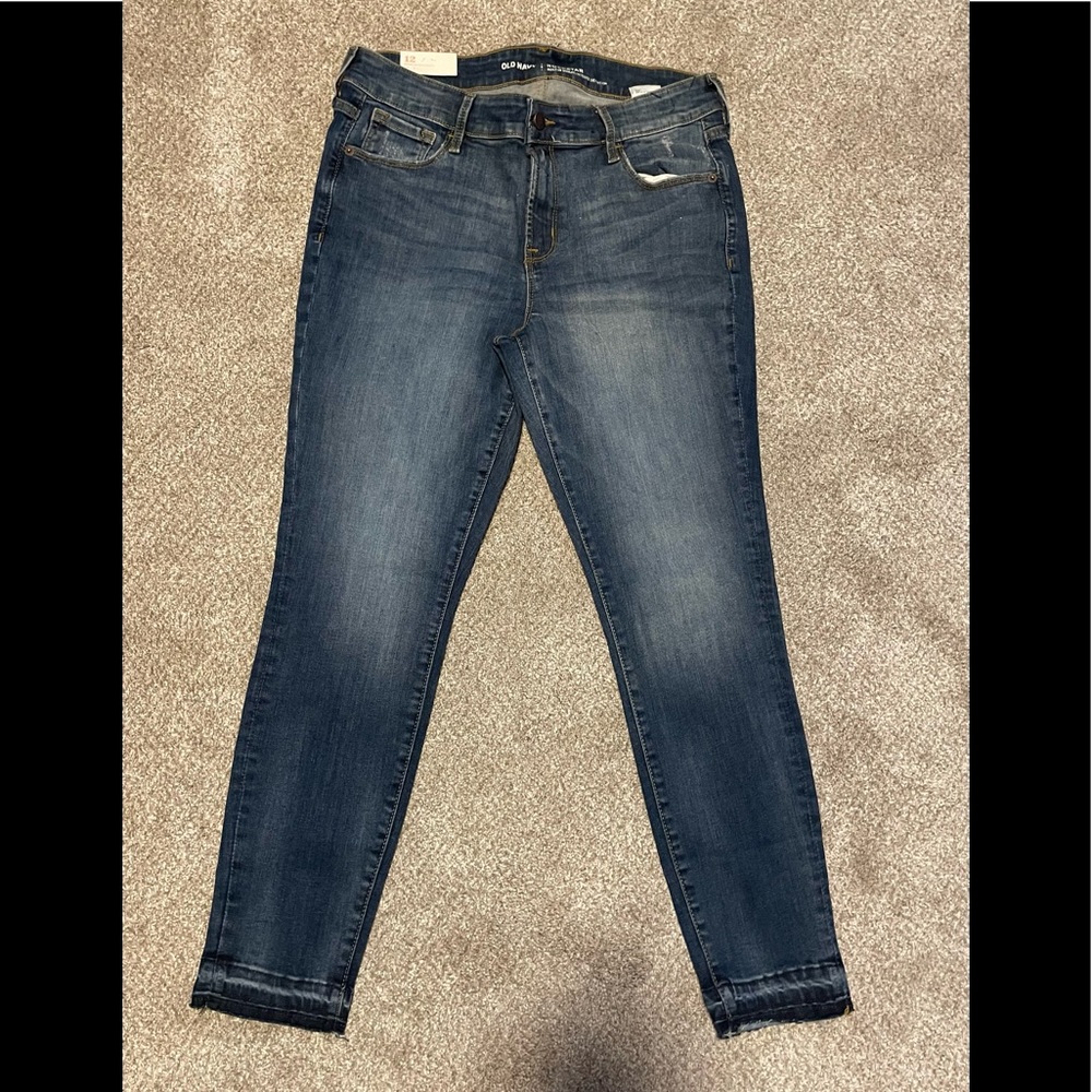 NWT—Old Navy Rockstar Super Skinny Ankle Mid-Rise Jeans (Size 12)